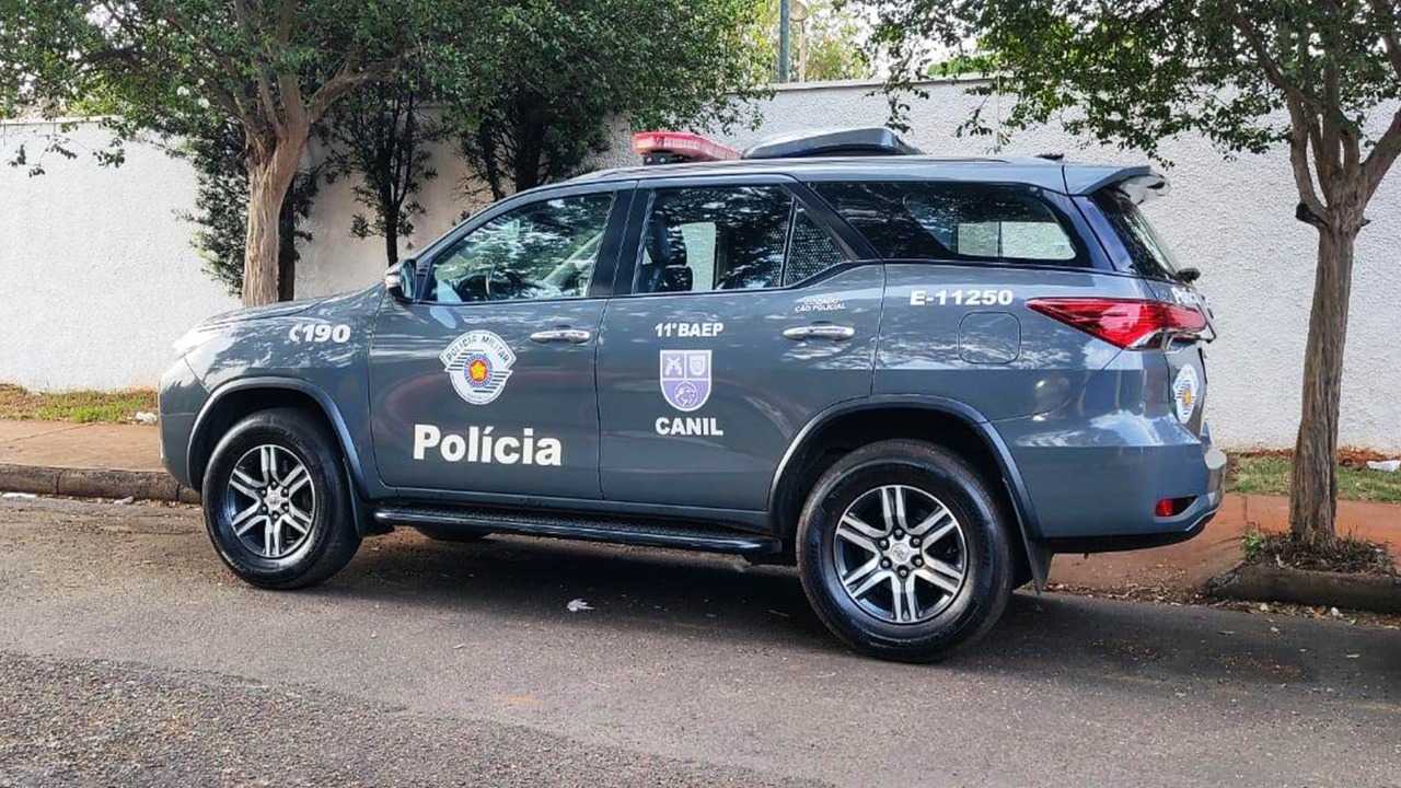 Foto 3 de 5 — BAEP Canil prende homem por tráfico de drogas no Jardim São Rafael em Araraquara